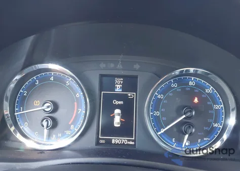 2018 Toyota Corolla Xle from USA, damaged, VIN 5YFBURHE4JP847161